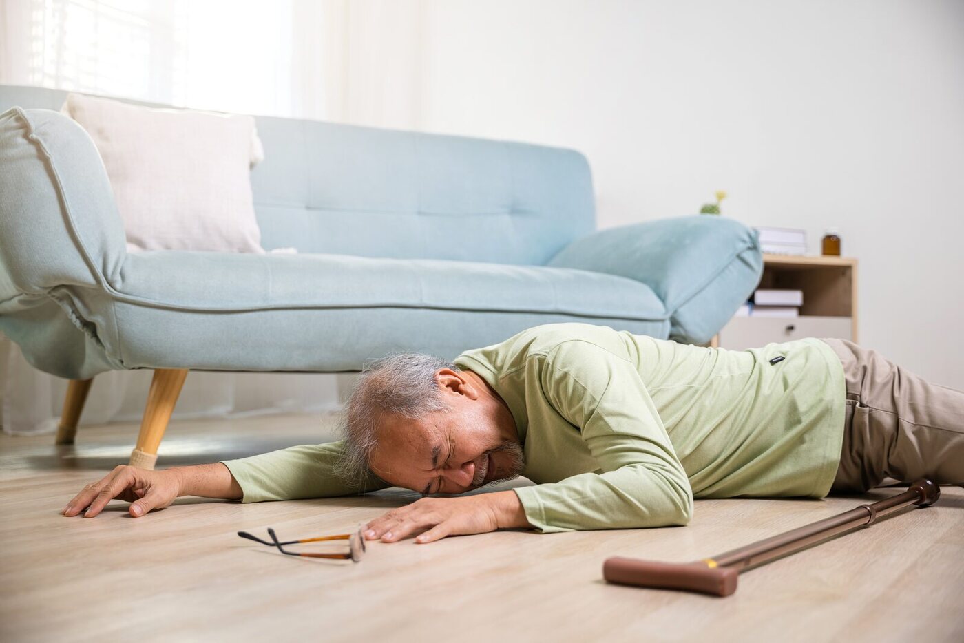 Gestürzter Senior am Boden